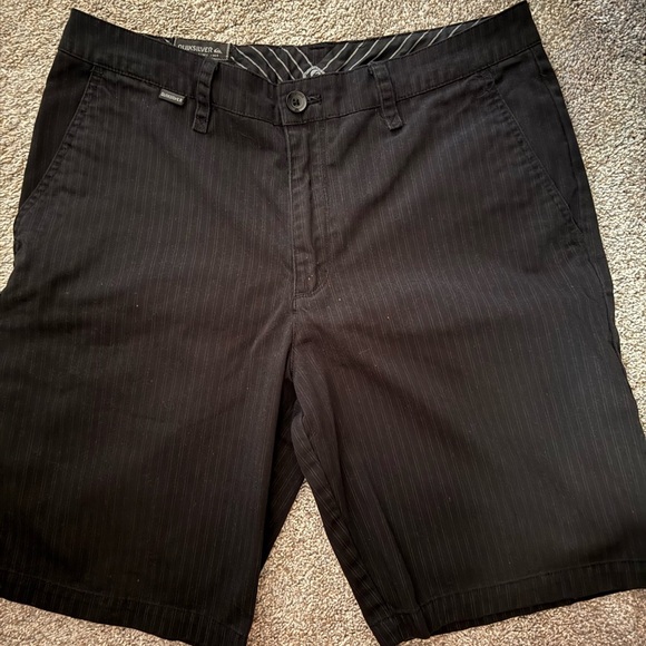 Quiksilver Men's Black Pinstripe Shorts black 34 waist - Picture 1 of 5